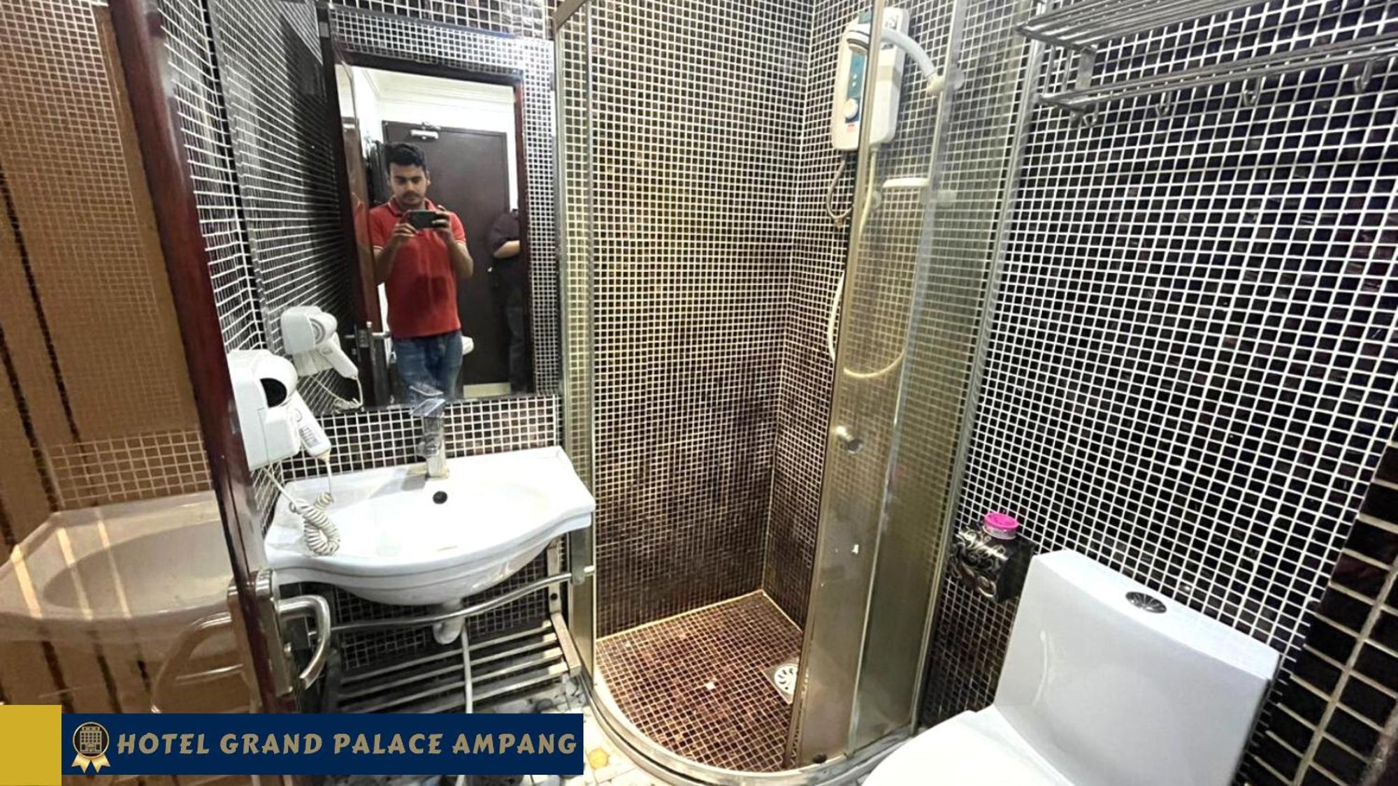فندق غراند بالاس أمبانغ المظهر الخارجي الصورة